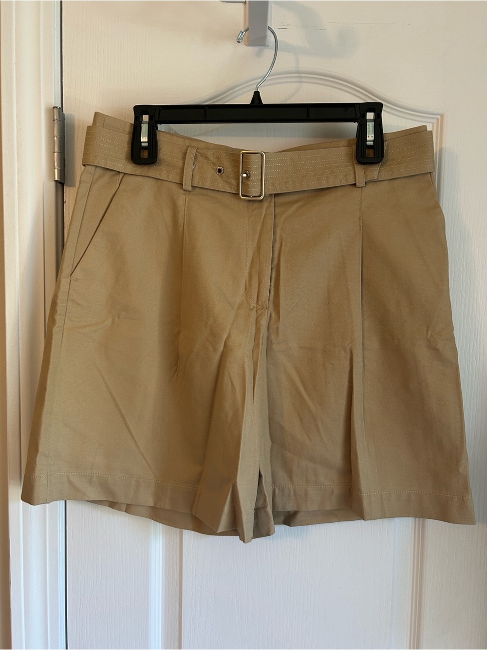 Classic LOFT Beige High-Rise Pleated Women’s Shorts with Belt Gold Detail